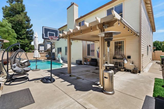 10236 Stathos Dr, Elk Grove, CA 95757