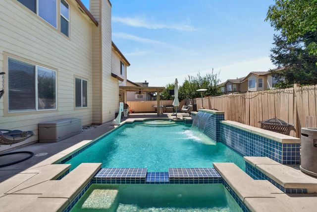 10236 Stathos Dr, Elk Grove, CA 95757