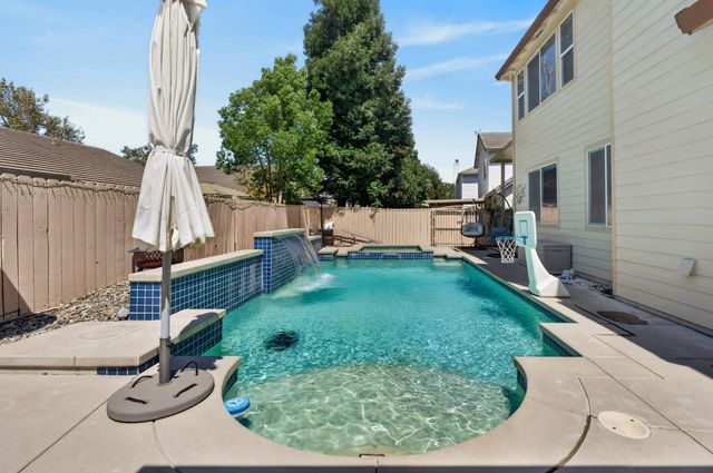 10236 Stathos Dr, Elk Grove, CA 95757