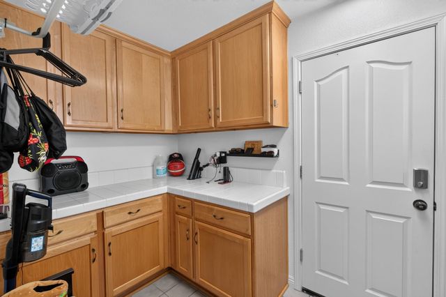 10236 Stathos Dr, Elk Grove, CA 95757