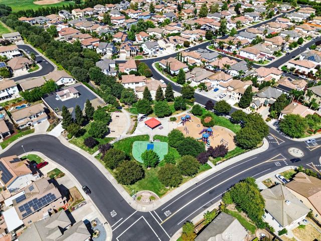 10236 Stathos Dr, Elk Grove, CA 95757