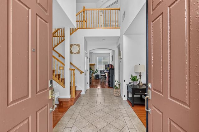 10236 Stathos Dr, Elk Grove, CA 95757