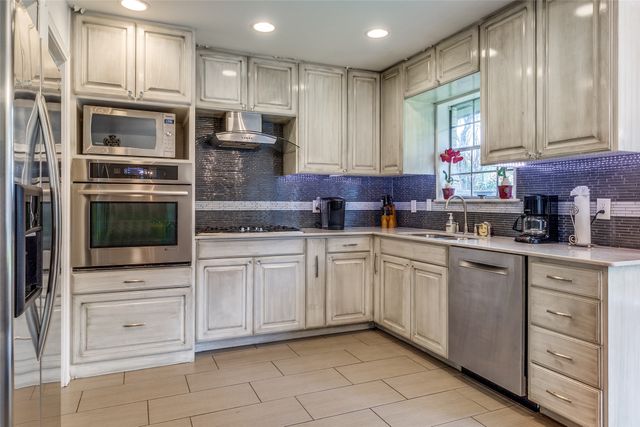 7136 Lyre Lane, Dallas, TX 75214