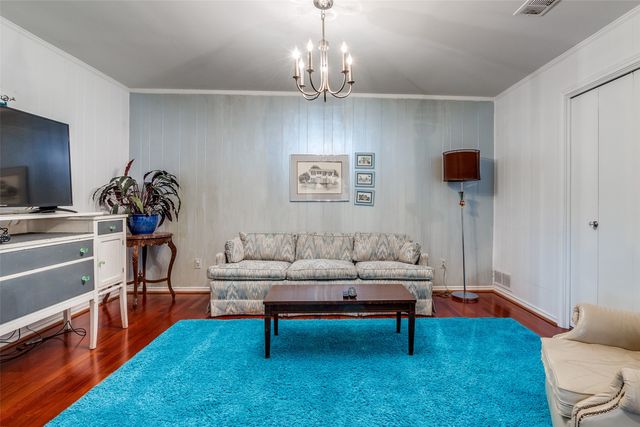 7136 Lyre Lane, Dallas, TX 75214