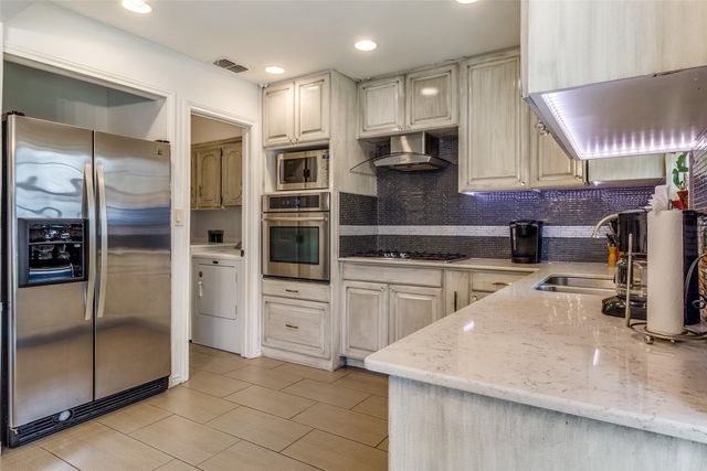 7136 Lyre Lane, Dallas, TX 75214