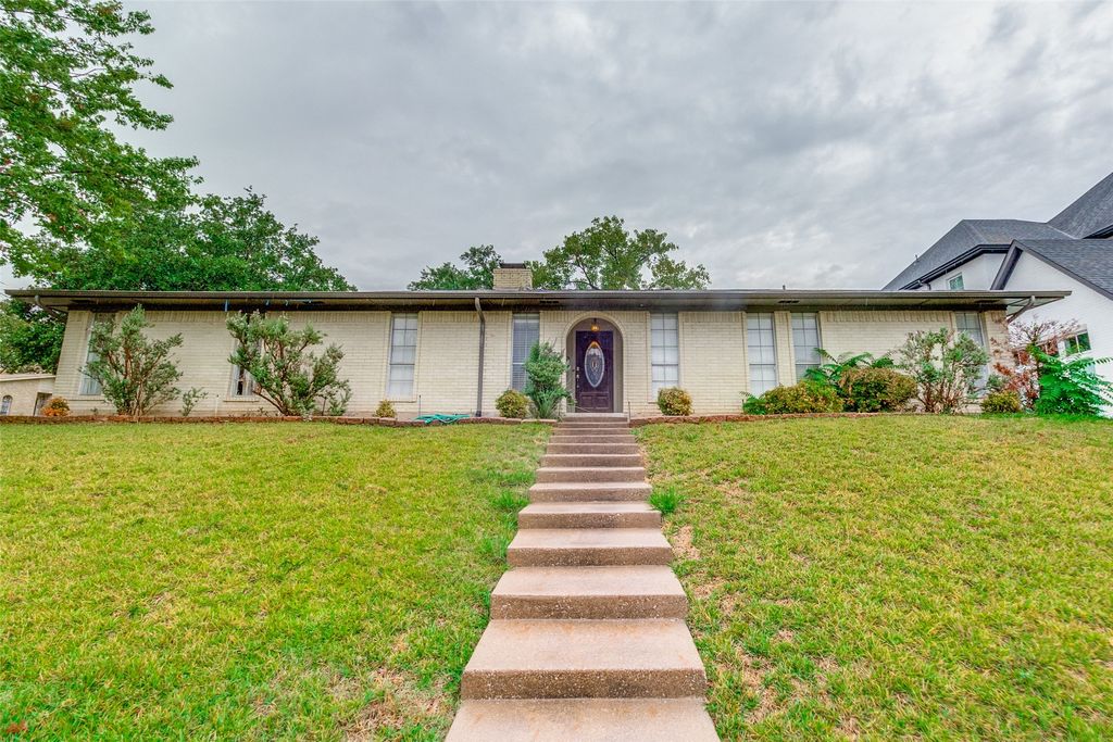 7136 Lyre Lane, Dallas, TX 75214