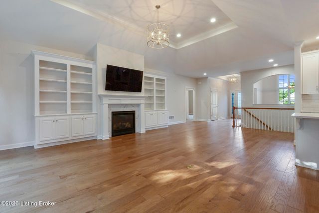 17216 Shakes Creek Dr, Louisville, KY 40023