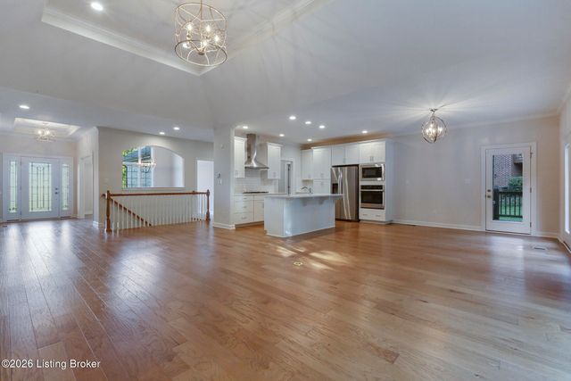 17216 Shakes Creek Dr, Louisville, KY 40023
