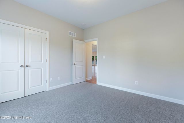 17216 Shakes Creek Dr, Louisville, KY 40023