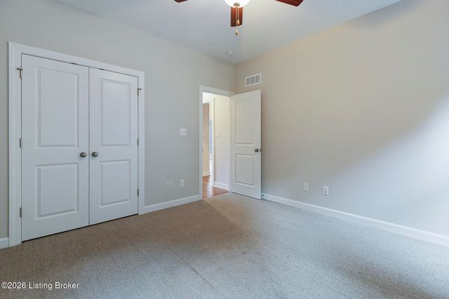 17216 Shakes Creek Dr, Louisville, KY 40023