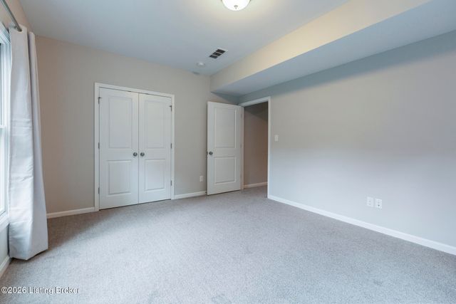 17216 Shakes Creek Dr, Louisville, KY 40023
