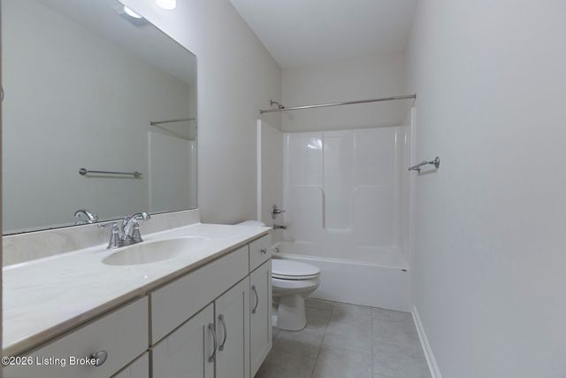 17216 Shakes Creek Dr, Louisville, KY 40023