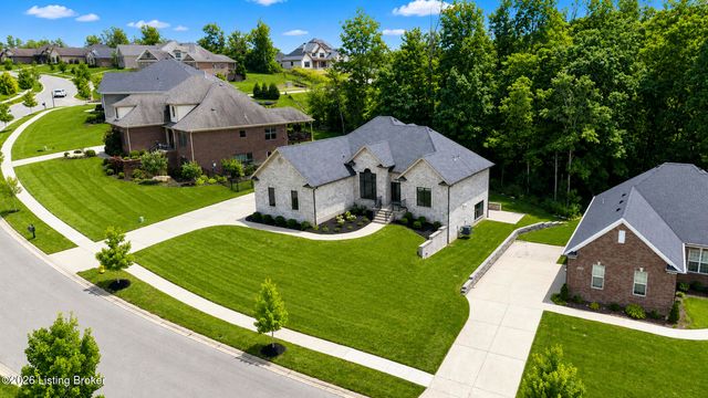 17216 Shakes Creek Dr, Louisville, KY 40023