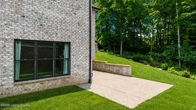 17216 Shakes Creek Dr, Louisville, KY 40023