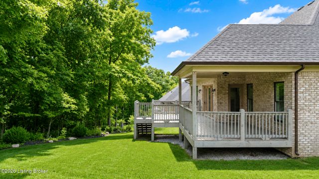 17216 Shakes Creek Dr, Louisville, KY 40023