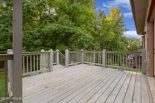 17216 Shakes Creek Dr, Louisville, KY 40023
