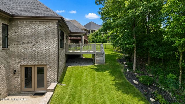 17216 Shakes Creek Dr, Louisville, KY 40023