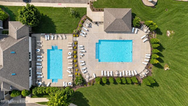 17216 Shakes Creek Dr, Louisville, KY 40023