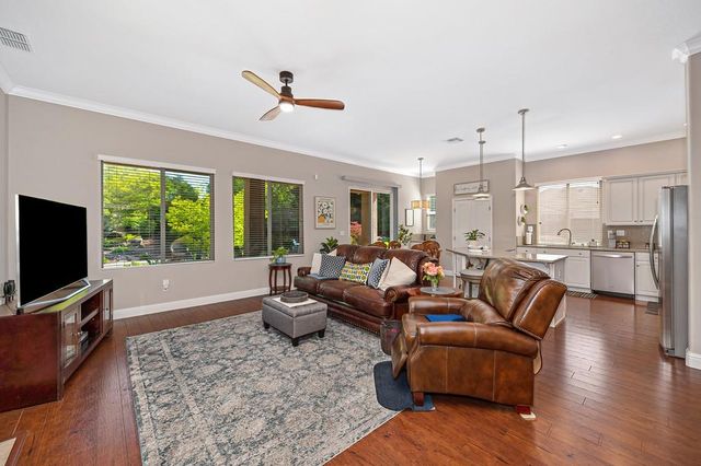 112 Hemingway Ct, Roseville, CA 95747