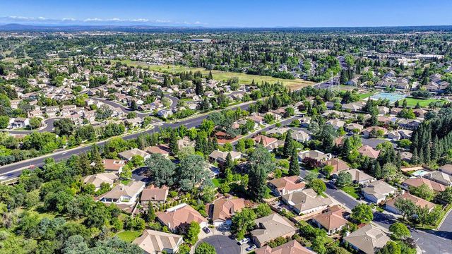 112 Hemingway Ct, Roseville, CA 95747