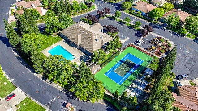 112 Hemingway Ct, Roseville, CA 95747