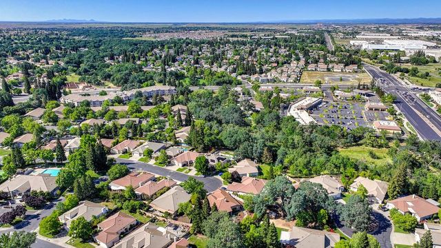 112 Hemingway Ct, Roseville, CA 95747