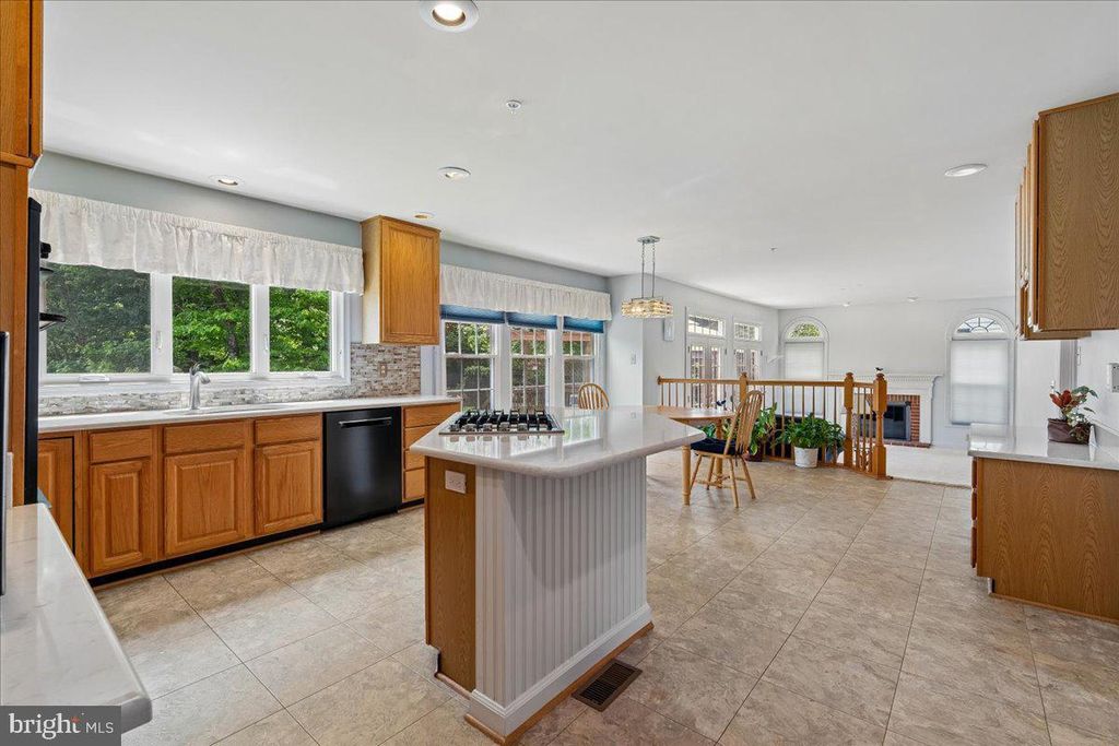 Image 17 of property listing at 12005 BACKUS DR, Bowie, MD 20720