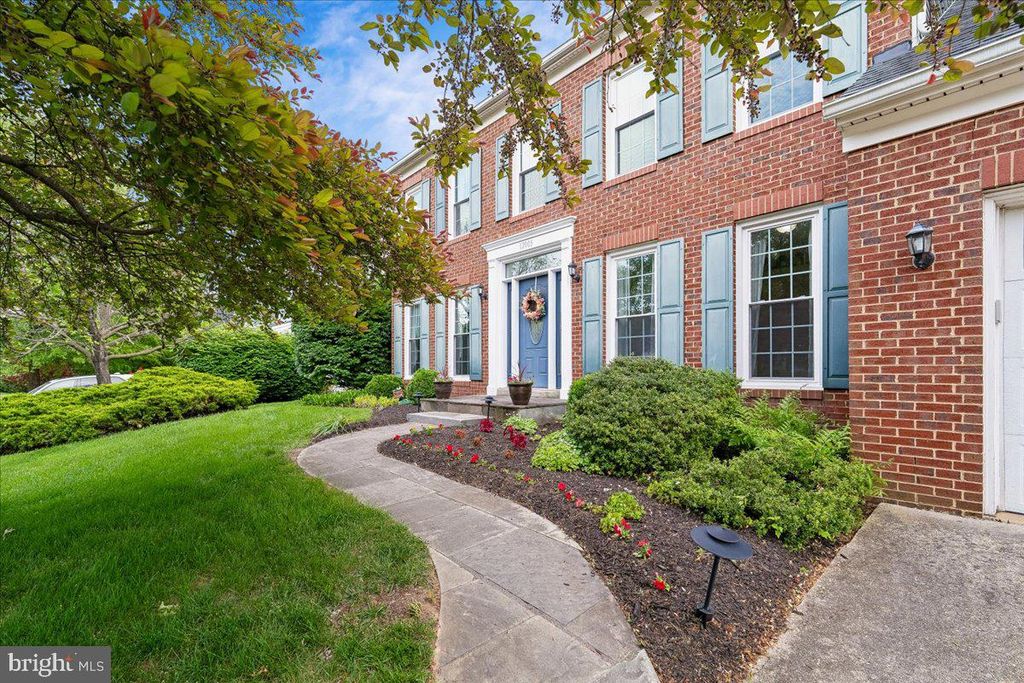 Image 4 of property listing at 12005 BACKUS DR, Bowie, MD 20720