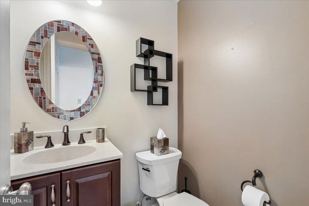 Image 8 of property listing at 12005 BACKUS DR, Bowie, MD 20720
