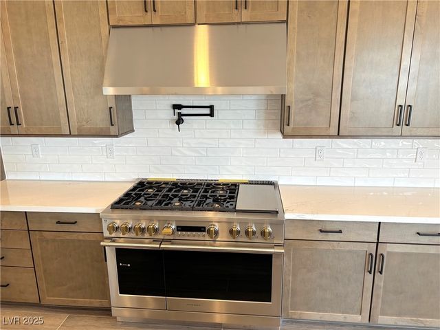 8826 Spencer Garrett Street, Las Vegas, NV 89113