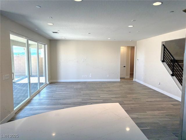 8826 Spencer Garrett Street, Las Vegas, NV 89113