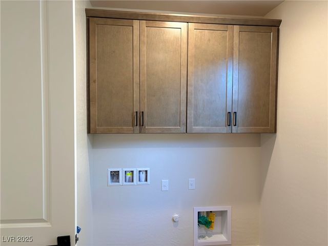 8826 Spencer Garrett Street, Las Vegas, NV 89113