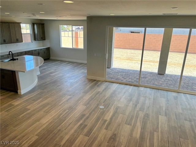 8826 Spencer Garrett Street, Las Vegas, NV 89113