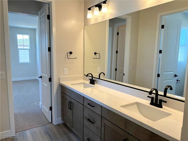 8826 Spencer Garrett Street, Las Vegas, NV 89113