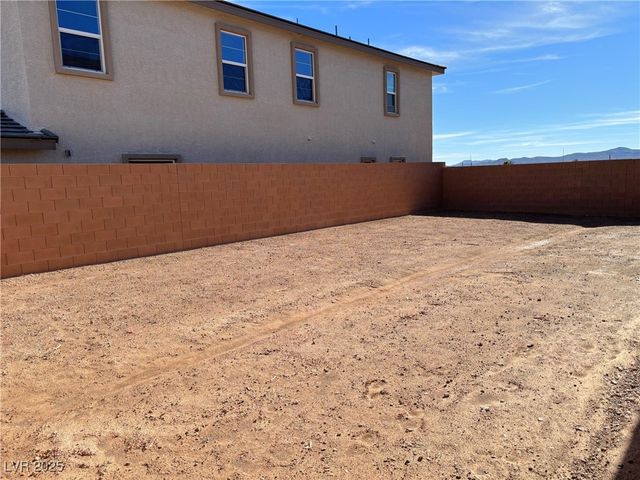 8826 Spencer Garrett Street, Las Vegas, NV 89113