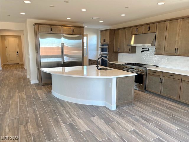 8826 Spencer Garrett Street, Las Vegas, NV 89113