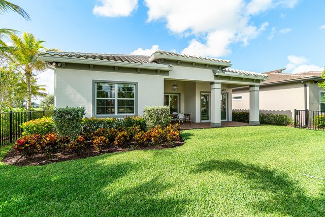 12505 Triumph Lane, Palm Beach Gardens, FL 33412