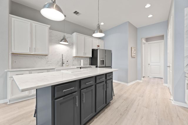 709 N Bayshore Drive, La Porte, TX 77571