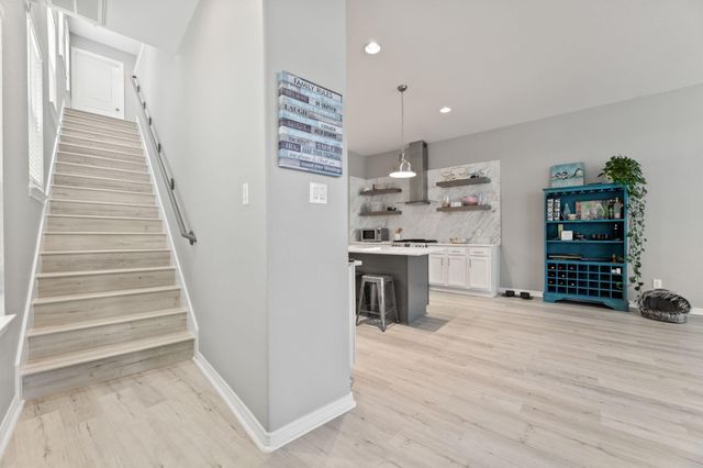 709 N Bayshore Drive, La Porte, TX 77571