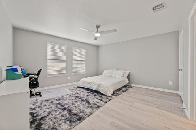 709 N Bayshore Drive, La Porte, TX 77571