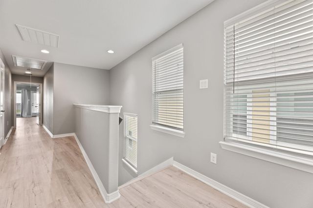 709 N Bayshore Drive, La Porte, TX 77571