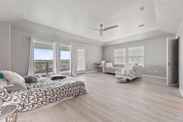 709 N Bayshore Drive, La Porte, TX 77571