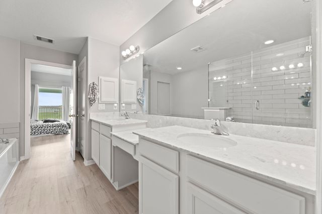 709 N Bayshore Drive, La Porte, TX 77571