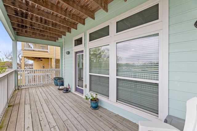 709 N Bayshore Drive, La Porte, TX 77571