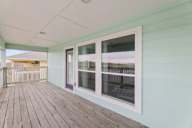 709 N Bayshore Drive, La Porte, TX 77571