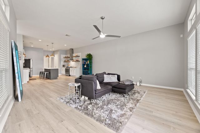 709 N Bayshore Drive, La Porte, TX 77571