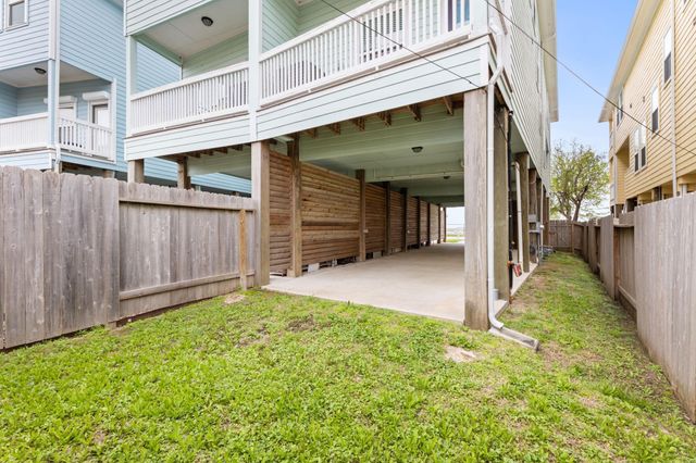 709 N Bayshore Drive, La Porte, TX 77571