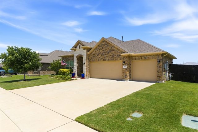 3212 Camden Creek Road, Krum, TX 76249