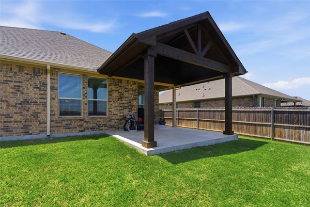 3212 Camden Creek Road, Krum, TX 76249
