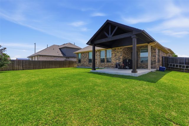 3212 Camden Creek Road, Krum, TX 76249
